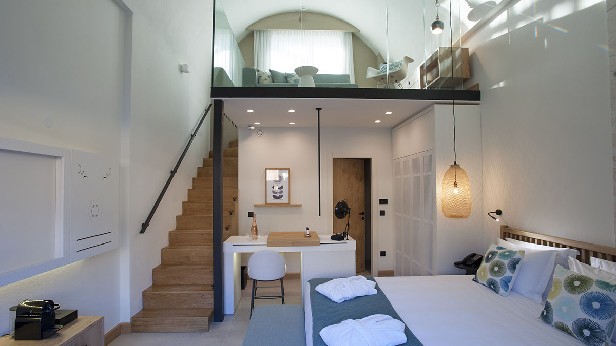 Wellness Loft, Pool View with Out. Heated Jacuzzi 